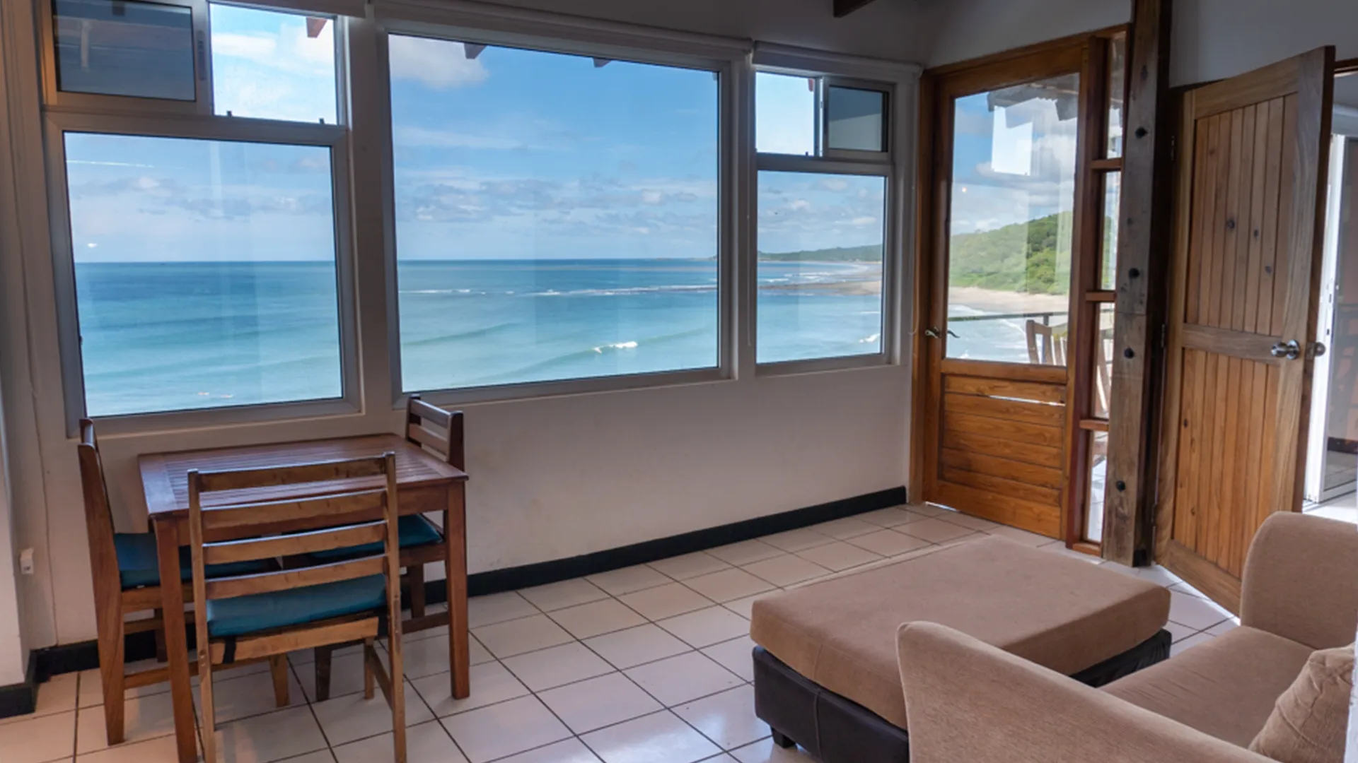 Magnific Rock – Apartment – Living Room with Ocean View